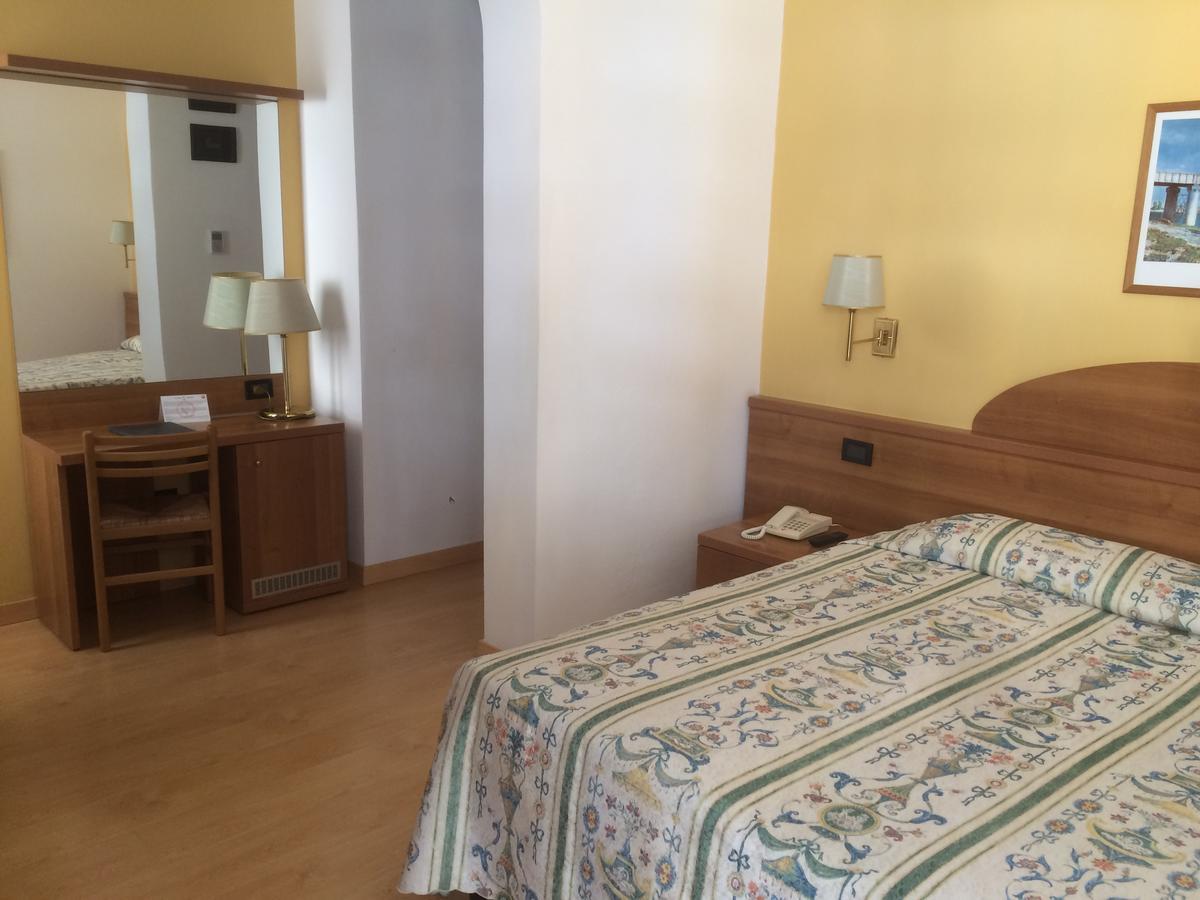 Hotel Tritone Caorle Extérieur photo