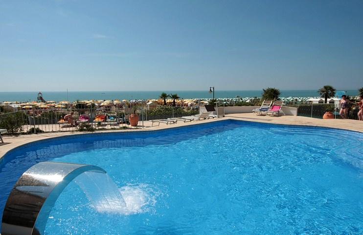 Hotel Tritone Caorle Extérieur photo
