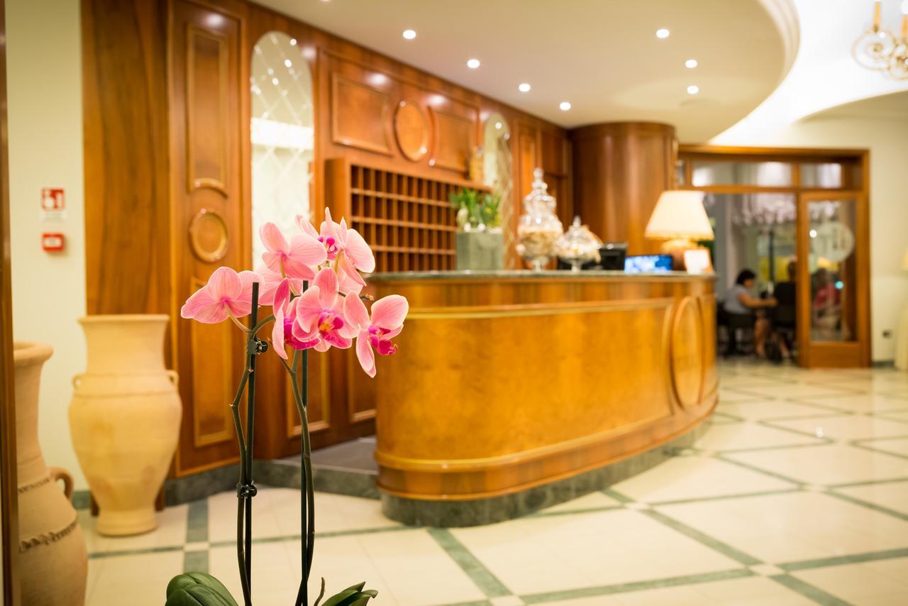 Hotel Tritone Caorle Extérieur photo