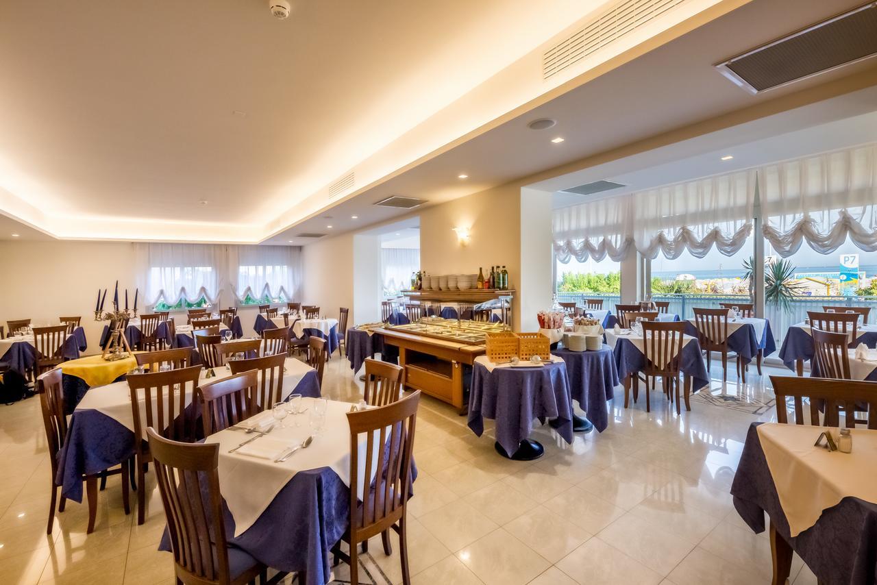 Hotel Tritone Caorle Extérieur photo