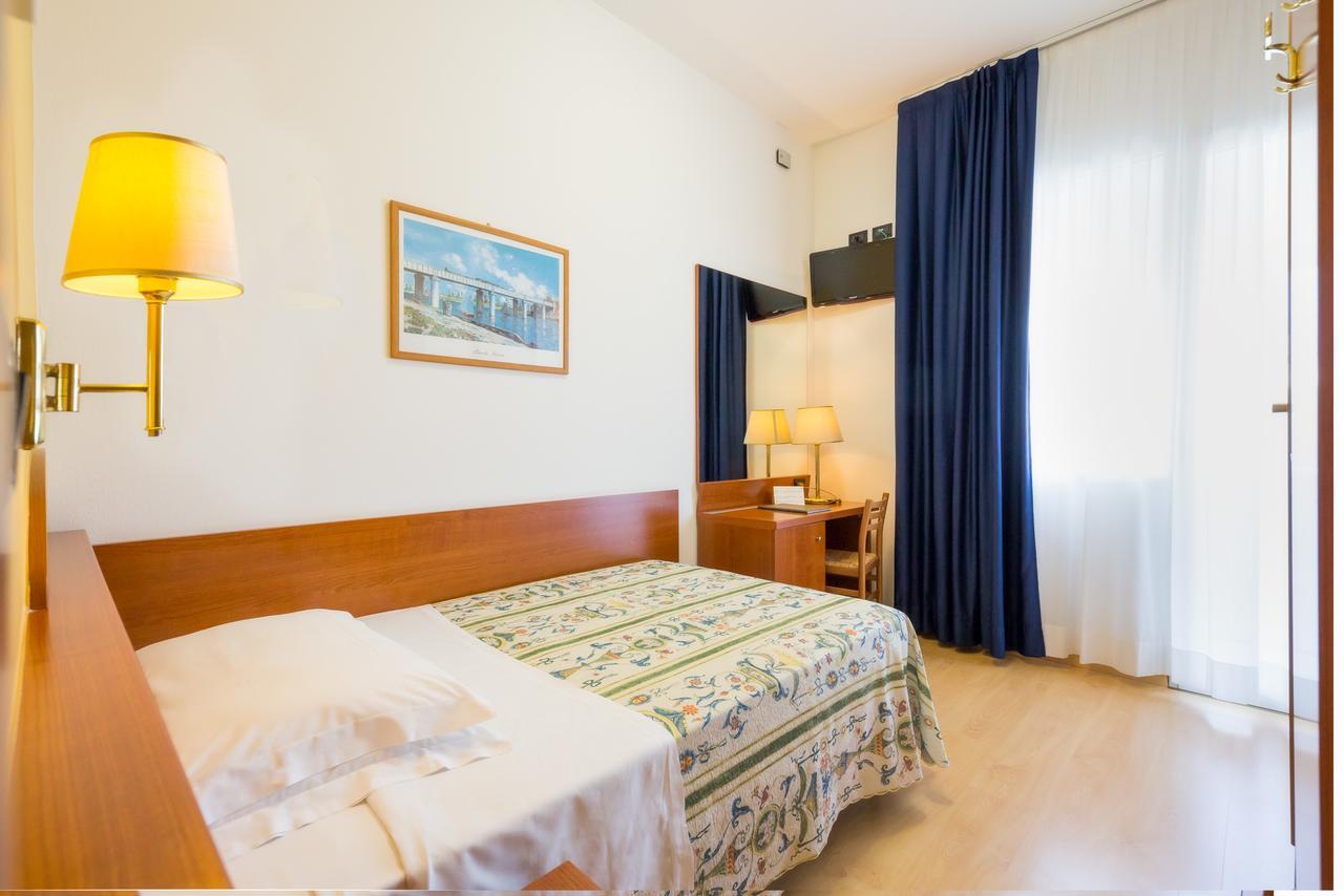 Hotel Tritone Caorle Extérieur photo