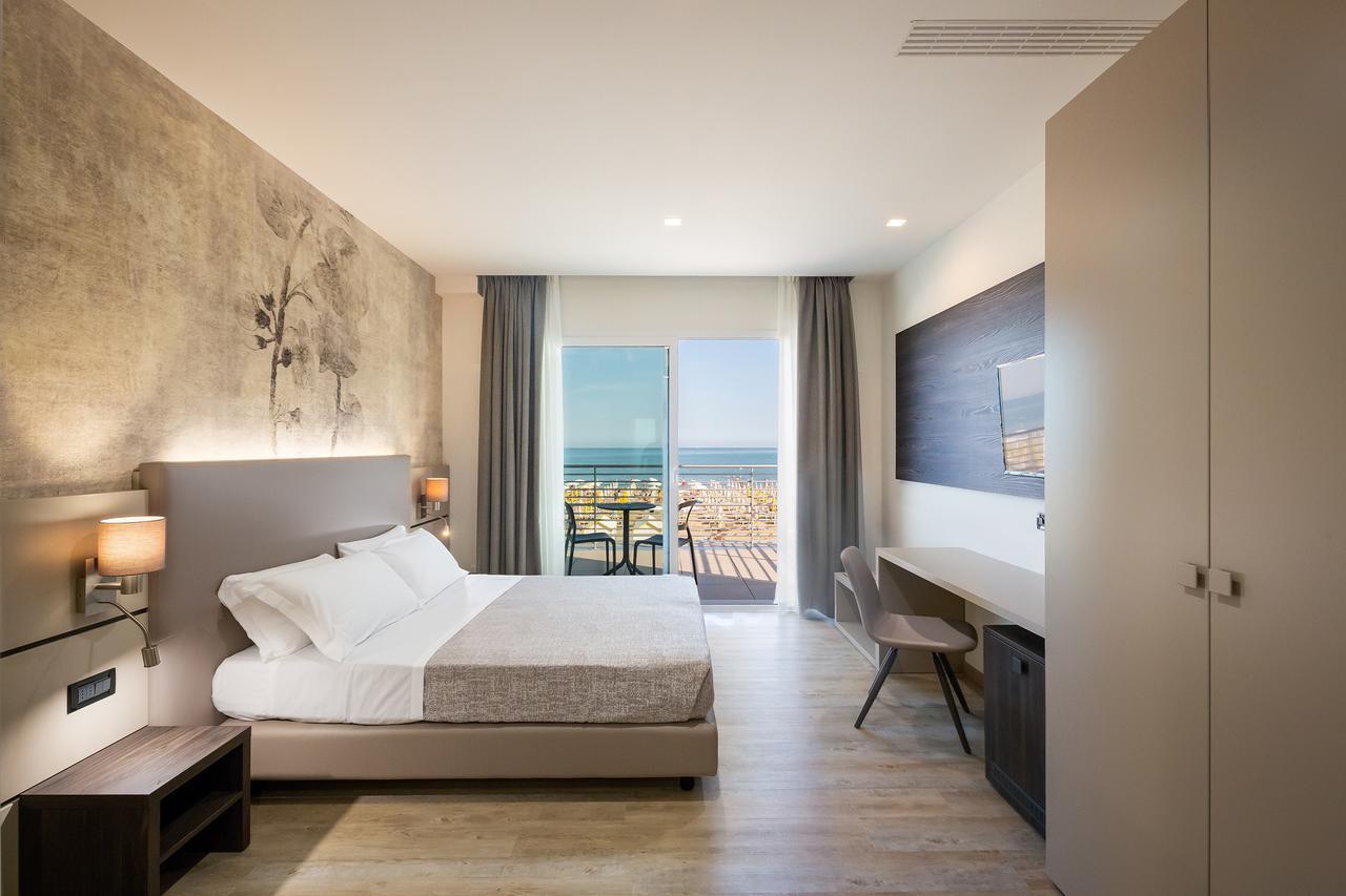 Hotel Tritone Caorle Extérieur photo