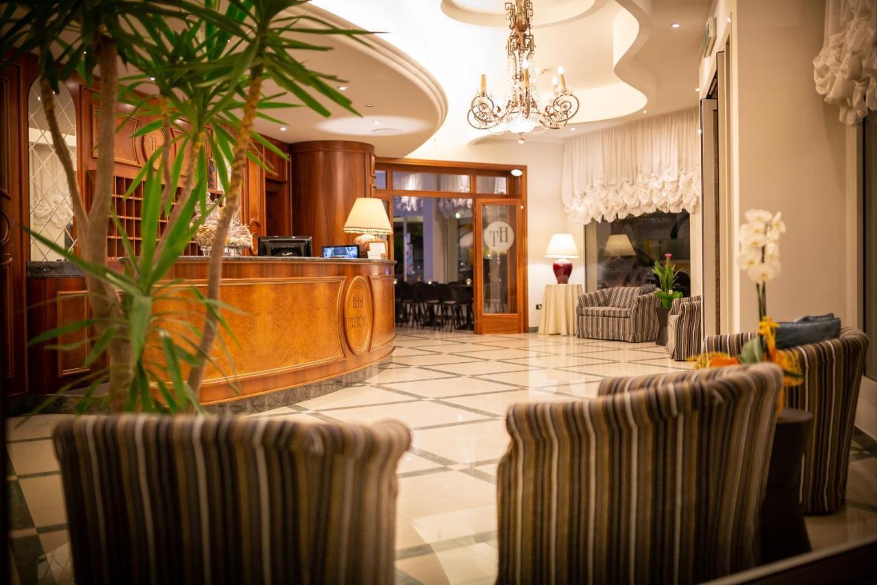 Hotel Tritone Caorle Extérieur photo